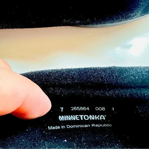 NWOT Minnetonka Suede Kilty Moccasins - Picture 9 of 9